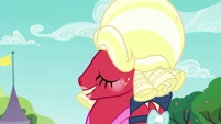 Orchard Blossom touches her wig S5E17