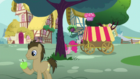 Pinkie moves to the back of a tree S5E19