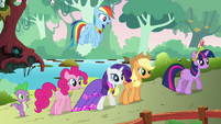 The ponies walking to dinner S03E10