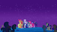Crowd watching the meteor shower S01E24
