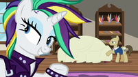 Rarity buys a new chaise from Davenport S7E19