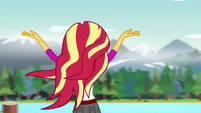 Sunset Shimmer holds her arms out as she sings EG4
