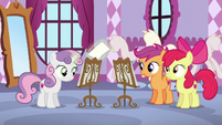 Sweetie Belle levitates music sheet to Scootaloo and Apple Bloom S6E4