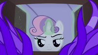 Sweetie looking inside the box S4E19