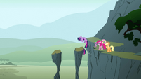 Twilight bouncing on pillar S1E15