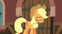 Applejack feeling defeated S5E16