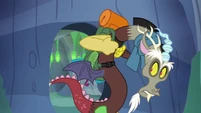 Chamber entrance starts to close on Discord S6E25