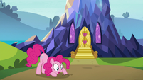 Pinkie Pie "buried itself in the ground" S7E4