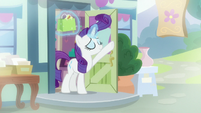Rarity exits store with style in flashback S9E19