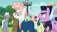 Svengallop demands ponies to clear the way S5E24