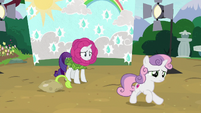 Sweetie Belle runs away from Rarity S7E6