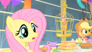 201px-Fluttershy worried about Philomena S01E22
