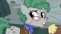 Fossil looking back at Rockhoof S8E21
