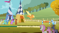 Ponies watch Applejack land S1E13