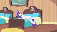 Rarity crying on the bed S4E08