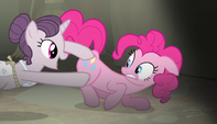 Sugar Belle admiring Pinkie's cutie mark S5E1