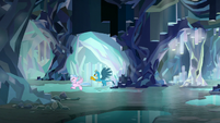 Gallus and Silverstream fly through the caves S8E22