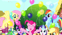 Pinkie Pie throwing balloons S4E12
