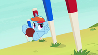 Rainbow swerving around obstacle pegs S6E18