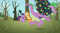 Spike stealing both apples and leaves S2E10