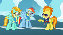 Spitfire points at Rainbow and Lightning S3E07