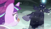 The Spirit of Hearth's Warming Yet to Come points at Snowfall S6E8