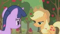 Applejack -just here for the Apple family reunion- S1E04