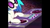 Vinyl Scratch scratchin' some vinyl.