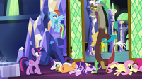 Discord knocks over Twilight's friends S9E1