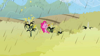 Pinkie Pie Enjoying the rain S02E01