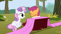 Sweetie Belle sitting whilst happy S1E18