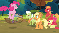 The Apples looking at Pinkie hopping S4E09