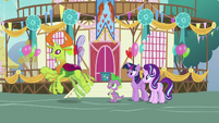 Thorax about to zoom off-screen S7E15