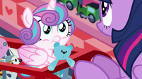 Flurry looks at Twilight with big cute eyes S7E3