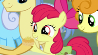 Grand Pear gives jam biscuit to Apple Bloom S7E13