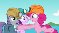 Pinkie giving photo to Starlight and Maud S7E4