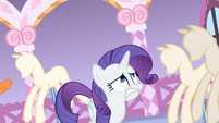 Rarity dodging balls of yarn S1E17