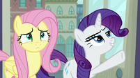 Rarity pointing at avant-garde section S8E4
