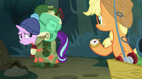 Starlight eager to get away from Applejack S8E13