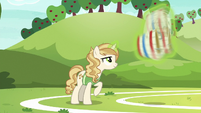 Sweet Biscuit trying out for the buckball team S6E18