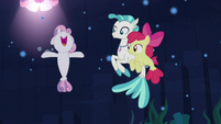 Sweetie Belle wants to twirl in Harmonizing Heights S8E6