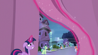 Twilight watches the storm clouds gather S6E1