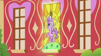 A stained glass window depicting Diamond Tiara S5E18