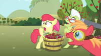 Apple family gasp S02E15