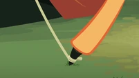 Applejack securing the tent stake S7E16.png (484 KB)