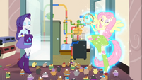 Fluttershy y Rarity con los hamsters 2