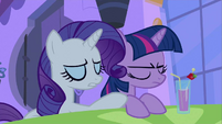 Rarity be displaying S2E25