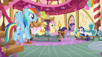 Twilight's friends listening to Twilight "This isn't like her!" S5E11