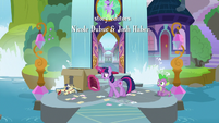 Twilight pacing back and forth S9E5