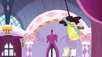 Belt of disks snags on boutique chandelier S7E9.png (789 KB)
